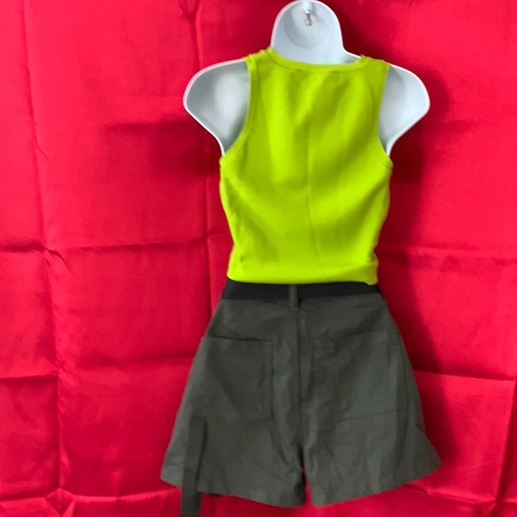 Two pieces - Picture 4 of 4